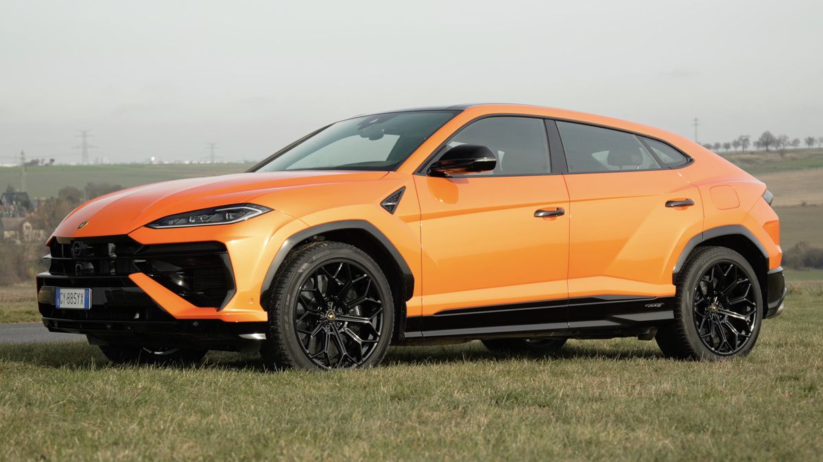 800 koní pro rodinku? SUV od Lamborghini je po poslední modernizaci dokonalá divočina! Aby ne, za ty peníze